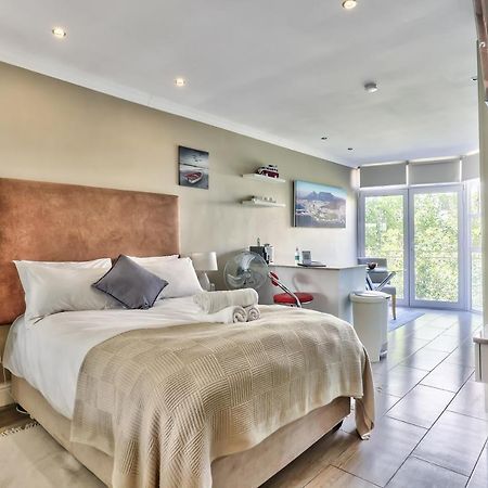 Hyde Park On The Square Apartment Cape Town Bagian luar foto
