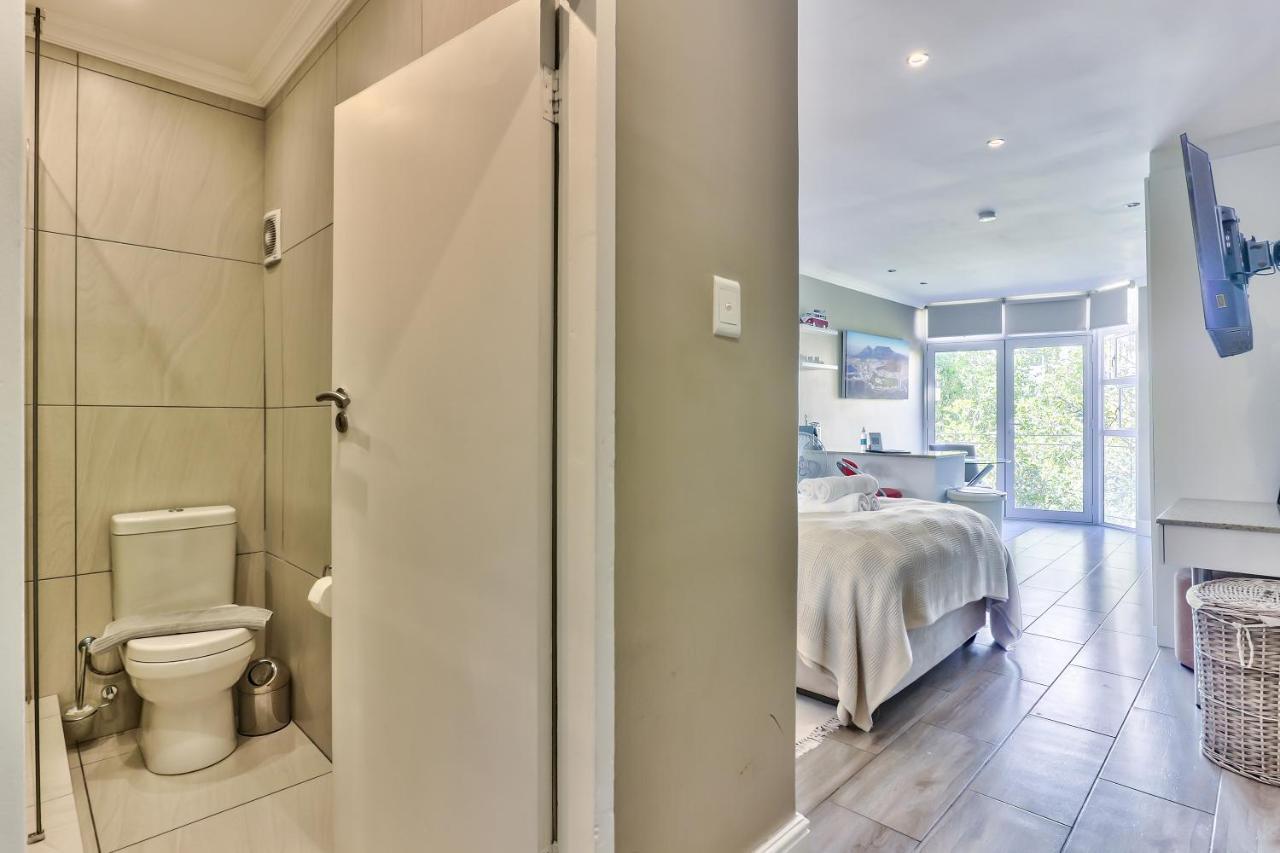 Hyde Park On The Square Apartment Cape Town Bagian luar foto