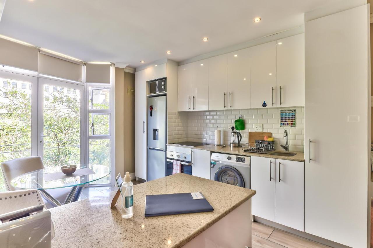 Hyde Park On The Square Apartment Cape Town Bagian luar foto