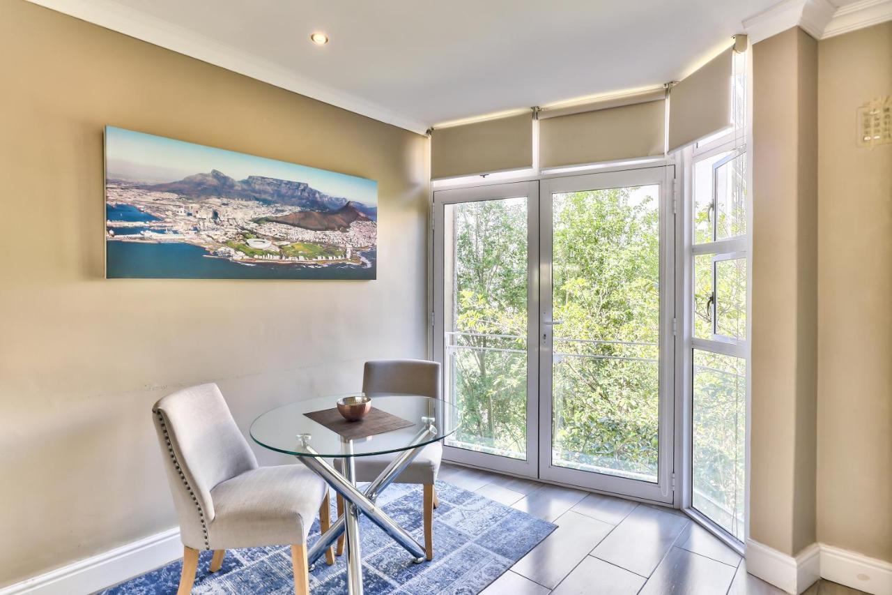 Hyde Park On The Square Apartment Cape Town Bagian luar foto